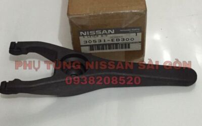 Càng mở ly hợp Navara 30531-EB300