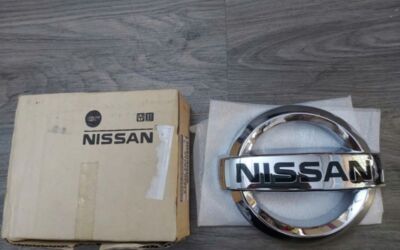 Logo mặt calang Navara 62890-EB710