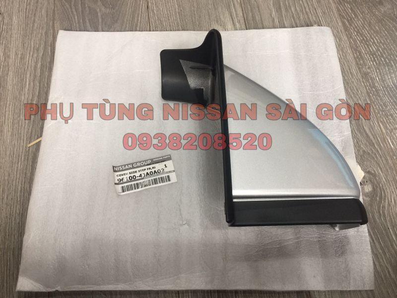 Ốp bệ bước chân phải Navara Terra 96100-4JA0A02 và 96100-4JA0A02