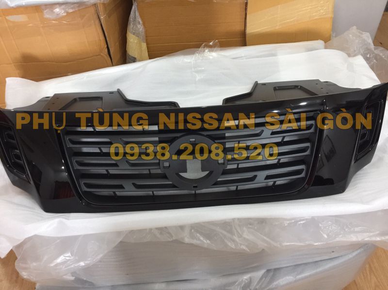 Mặt calang Navara Black Edition 62310-4JA0C