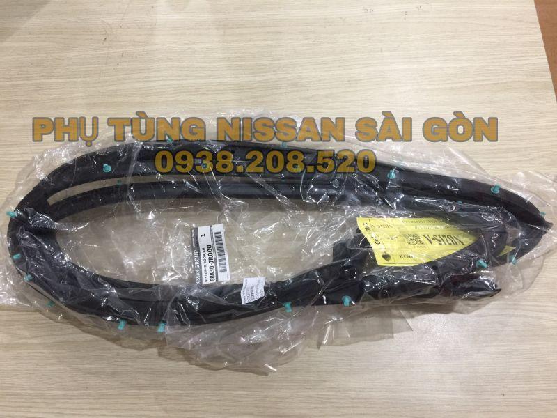 Ron cửa trước bên phải Navara 80830-JR000