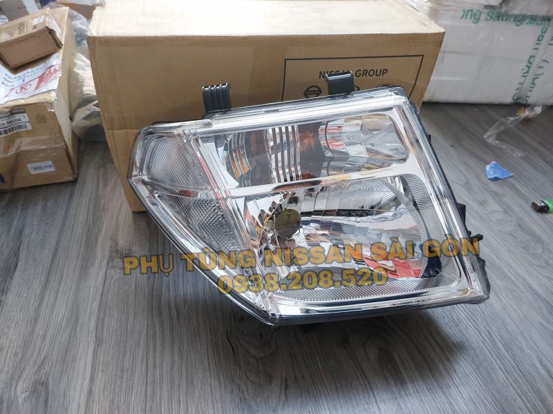 Đèn pha bên phải Navara 26025-EB71A