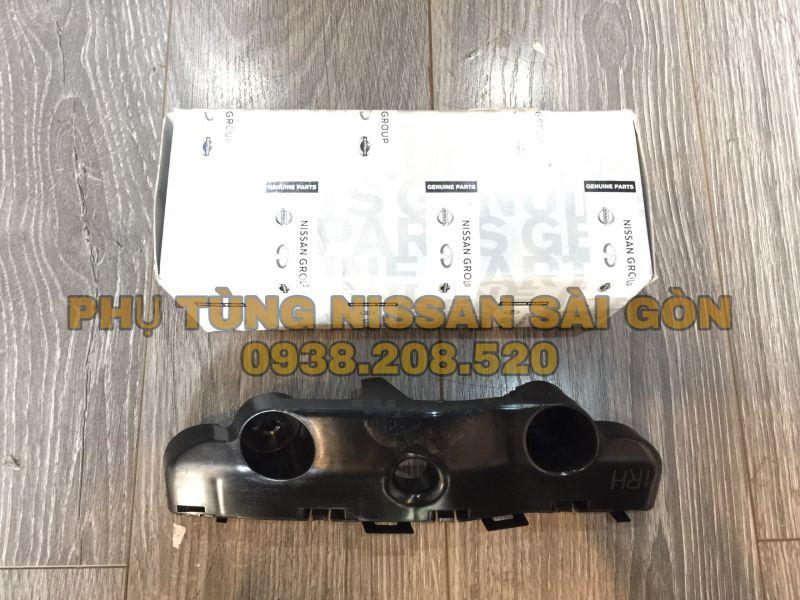 Bass đỡ cản trước bên phụ màu đen Navara 62222-4JA0B