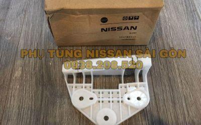 Bass bắt đèn pha bên phải Navara 26040-4JA0A