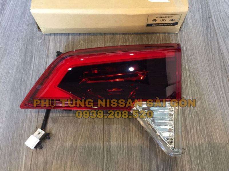 Đèn hậu trên cốp bên phải Terra 26550-5KS5B