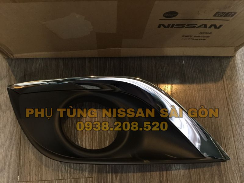 Ốp đèn cản trước bên trái Sunny 62257-6W80A