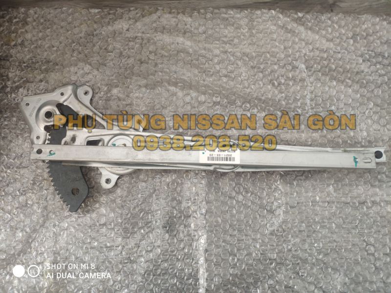 Compa nâng kính sau bên phải 82720-JN00A