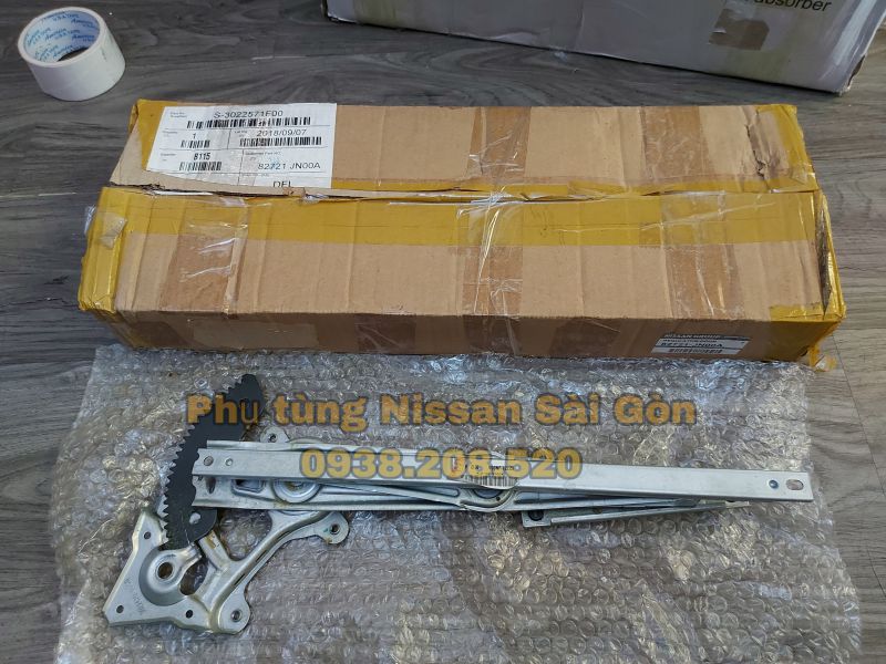 Compa nâng kính sau bên trái Teana (Đài Loan) 82721-JN00A