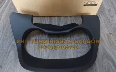 Ốp nhựa đồng hồ táp lô Navara và Terra 68240-4JA5A