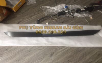 Ốp đen dưới cửa thùng sau Navara 96032-4JC0A và 96032-4JA0A