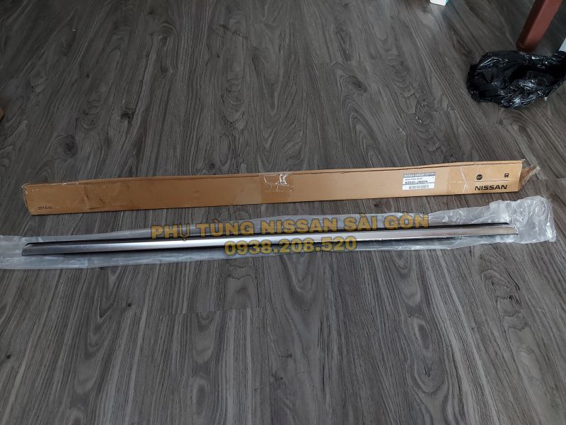 Nẹp xi dưới chân kính cửa sau bên phải Teana (Đài Loan) 82820-JN00A