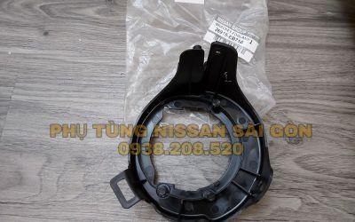 Bass bắt đèn cản trước trái Navara (Hàng thường) 26915-EB71A