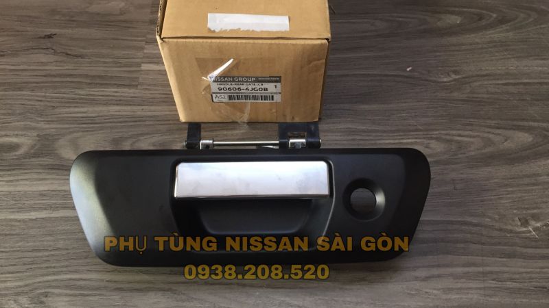 Tay mở cửa thùng sau không có lỗ camera Navara 90606-4JG0B
