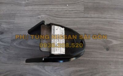 Bass bắt xương đầu xe bên phải Navara và Terra 95112-JR70A