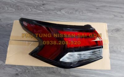 Đèn hậu trên vè bên trái Almera (Bên ngoài) 26559-5EK0A