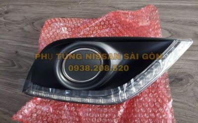 Ốp đèn cản trước bên phải có led Sunny