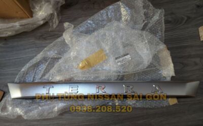 Ốp chữ TERRA cốp sau 90810-5KA0B và 90810-5KA2A và 90810-5KA2B