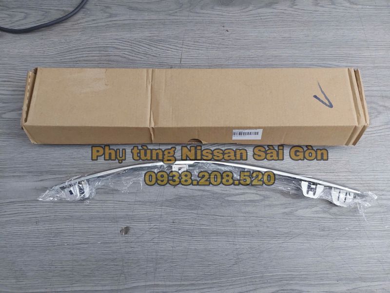 Nẹp xi cản trước bên trái Teana (Đài Loan) 62075-JN00A và 62075-JN00B