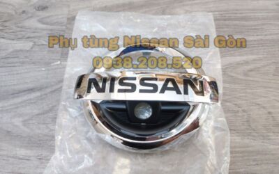 Logo mặt calang có lỗ camera X-Trail 62890-4BA0A và 62890-4BA1A