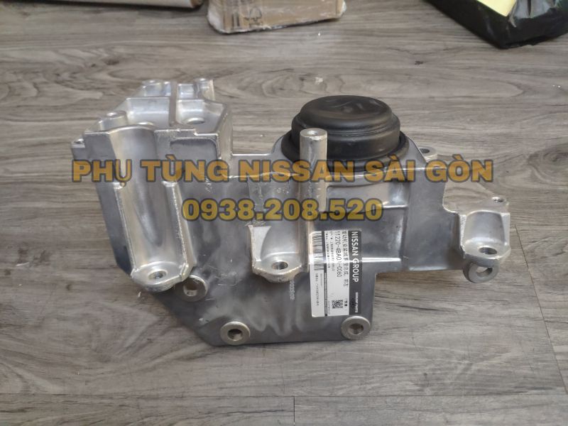 Cao su chân máy bên trái X-Trail 2.5 11220-4BA1A