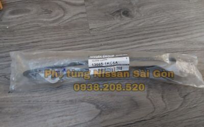 Đỡ xích cam bên trái Livina 13085-CJ70A