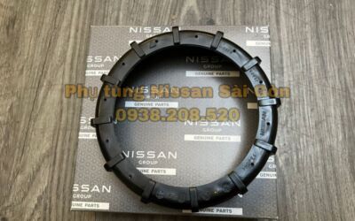Vòng che phía trên cụm bơm xăng Juke, Bluebird, Qashqai và Infiniti 17343-JG00A