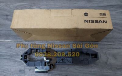 Bass bắt tay nắm cửa trước bên trái Livina 80611-CJ40A