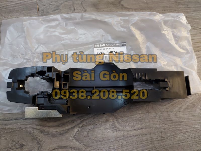 Bass bắt tay nắm cửa trước trái Sunny 80611-1HB2A