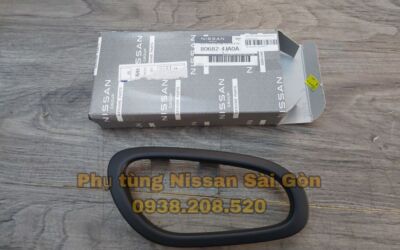 Viền tay nắm cửa trong màu đen trước phải Navara và Terra 80682-4JA0A