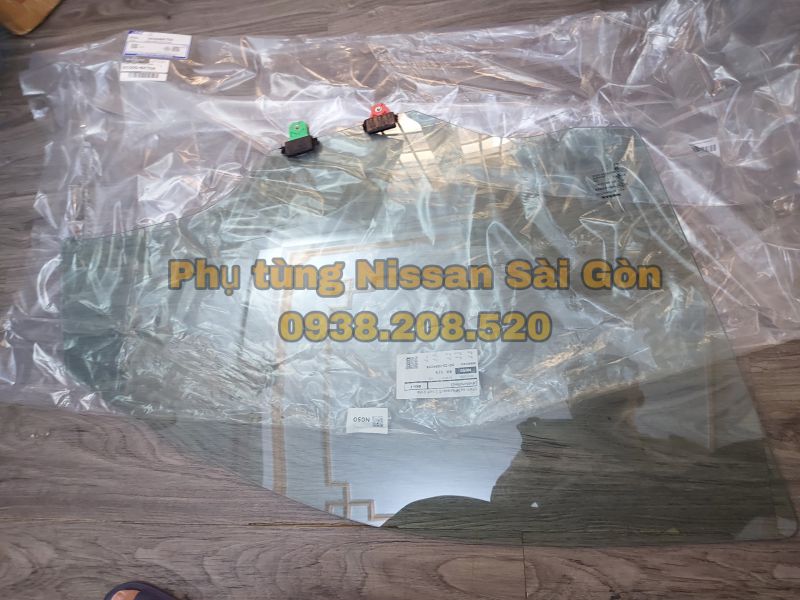 Kính cửa trước bên phải Navara Pro4x 80300-6KT0A