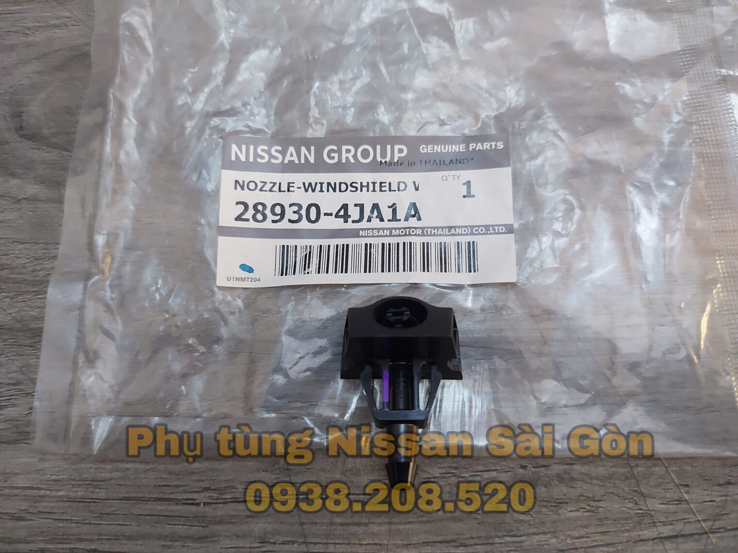 Vòi xịt nước rửa kính trước bên phải Navara 28930-4JA1A