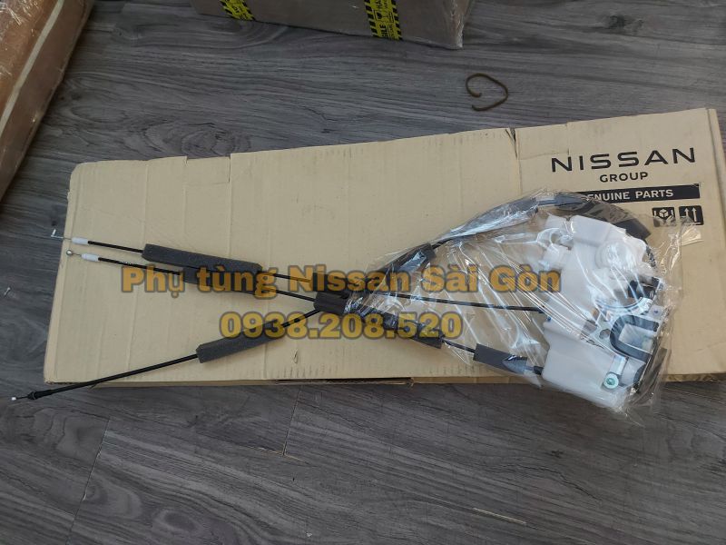 Cụm lốc khóa cửa trước bên trái Navara 80501-EB70A
