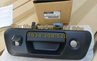 Tay mở cửa thùng sau có lỗ camera Navara Pro4x 90606-4KJ1A