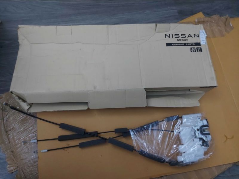 Cụm lốc khóa cửa trước bên phải Navara 80500-EB70B