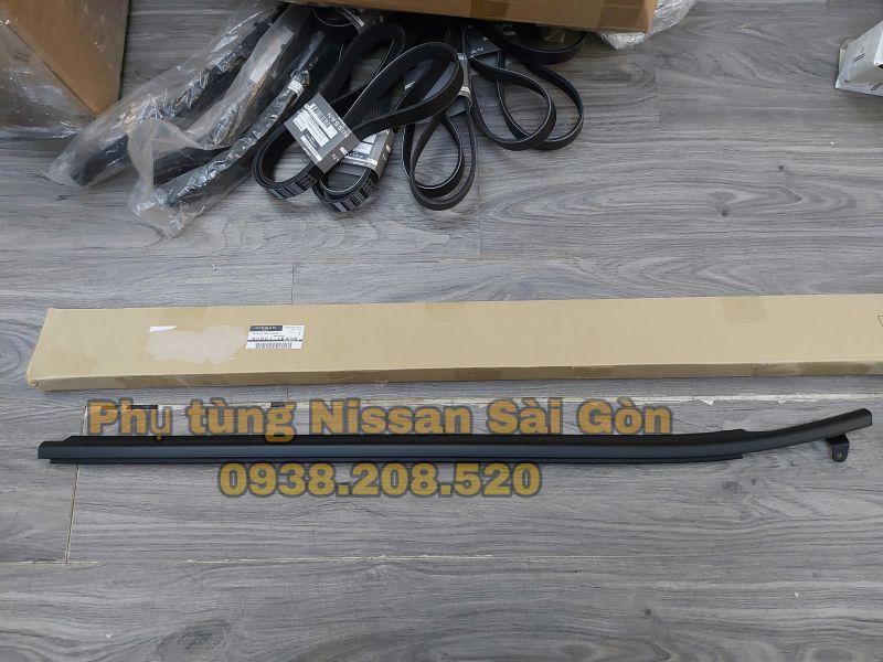 Nẹp chân kính cửa trước trái 370Z 80821-1EA0B