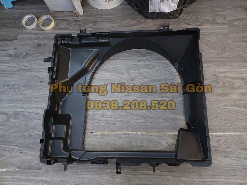 Lồng quạt két nước trên Navara 21476-EB70A