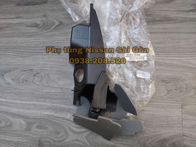 Tấm hướng gió két nước bên phải Navara 21468-EB70B