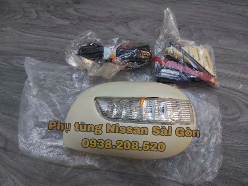 Ốp gương và xi nhan bên trái Livina B6165-CJ400