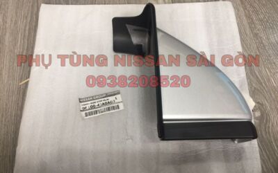 Ốp bệ bước chân trước bên phải Navara và Terra 96100-4JA0A02