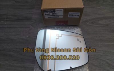 Mặt gương bên phải có cảnh báo Almera 96365-6EK0A