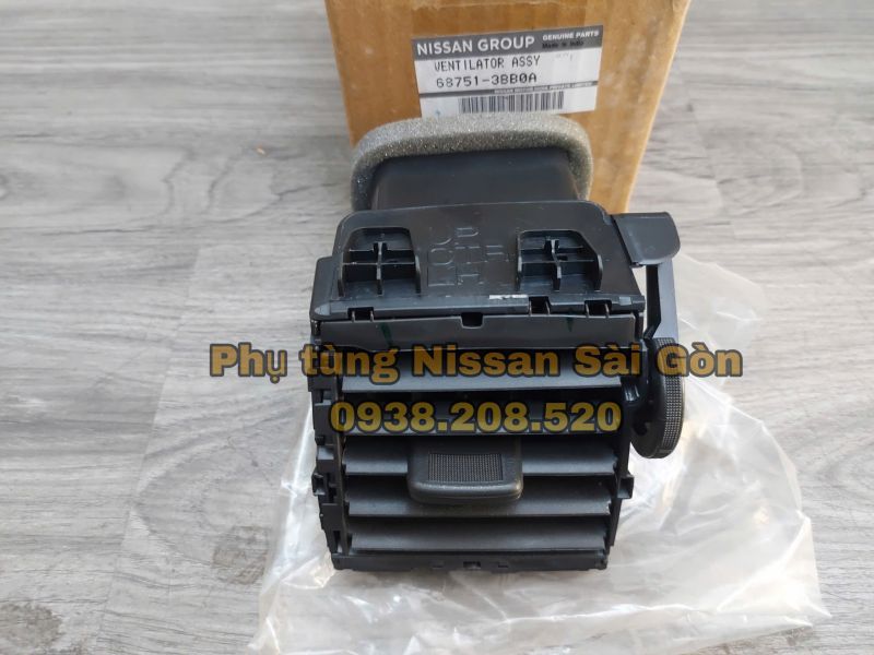 Cửa gió điều hoà ở giữa bên trái Sunny 68751-3BB0A