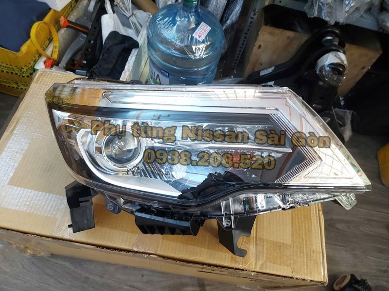 Đèn pha có bi không led bên phải Terra 26010-5KE3A