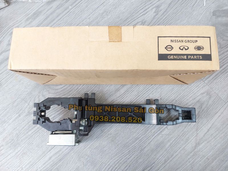 Bass bắt tay nắm cửa trước bên trái Navara 80611-EB700