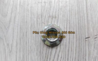Con tán bắt bulong Camber càng A dưới Navara và Terra 08918-6441A