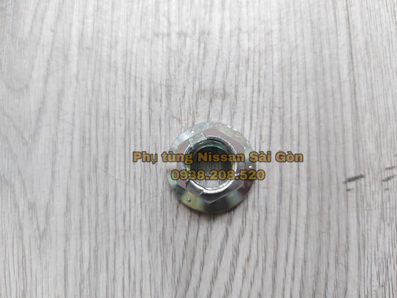 Con tán bắt bulong Camber càng A dưới Navara và Terra 08918-6441A
