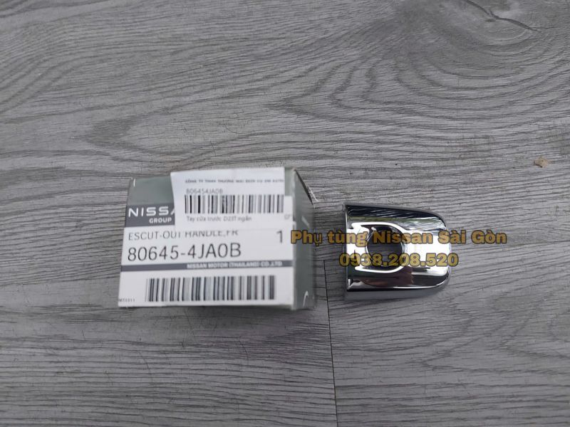 Tay nắm cửa ngắn trước bên trái Navara và Terra 80645-4JA0B