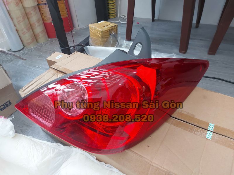 Đèn hậu bên phải Tiida (Hàng tốt) 26550-ED025