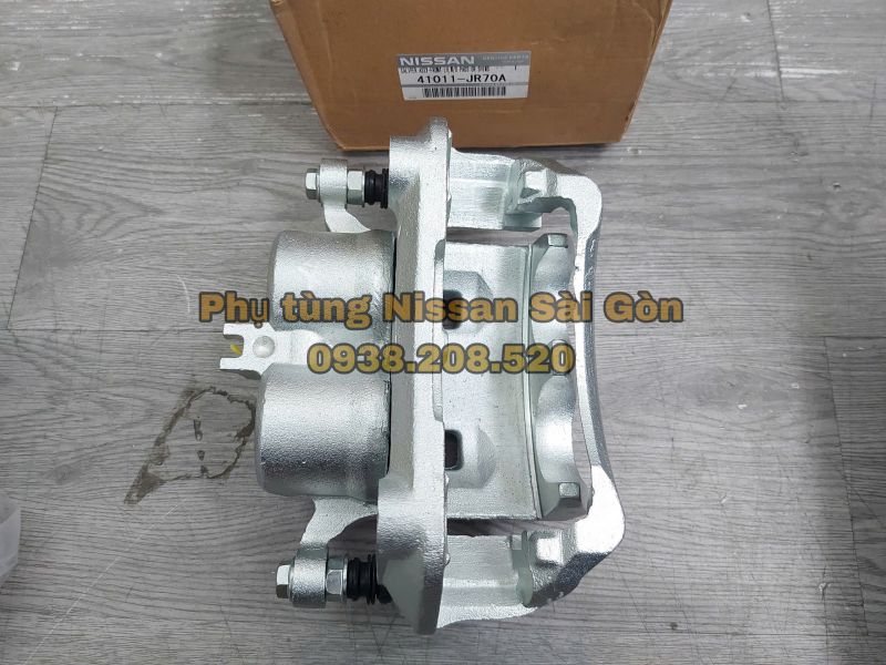 Bộ kẹp phanh (Heo dầu phanh) trước bên trái Navara (Hàng tốt) 41011-JR70A