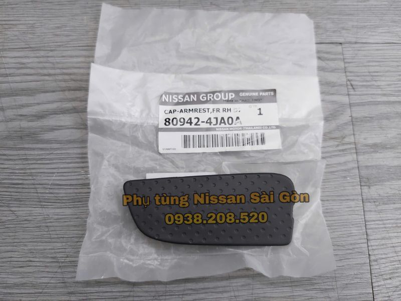 Nắp che hóc tay cửa trước phải Navara và Terra 80942-4JA0A