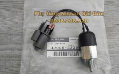 Công tắc đèn báo de (báo lùi) Urvan 32005-32J2B